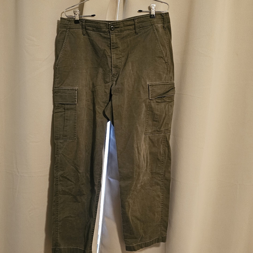 Uniqlo Men's Cargo Pants in Dark Olive